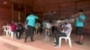 Des enfants ougandais marginalisés apprennent la musique pour une meilleure intégration sociale 