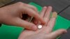 Mifepristone untuk pengobatan aborsi di sebuah klinik di Kansas City, Kansas, pada 12 Oktober 2022. (Foto: AP)
