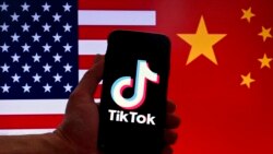 美中國旗與手機上的 TikTok 標識