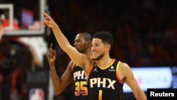 Devin Booker des Phoenix Suns lors d'un match de play-offs contre les Los Angeles Clippers, USA, le 18 avril 2023. 