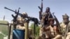 Des combattants à l'arrière d'un véhicule dans le district du Nil oriental de l'agglomération de Khartoum, au Soudan, le 23 avril 2023.