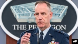 Sekretaris Pers Pentagon Mayor Jenderal Angkatan Udara Pat Ryder dalam konferensi pers di ruang pengarahan Pentagon, di Washington, Selasa, 14 Mei 2024. (AP/Jacquelyn Martin)