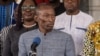 Le Premier ministre burkinabé nouvellement nommé, Apollinaire Kyelem de Tembela, s'adresse aux représentants de la presse à la suite du conseil des premiers ministres après les nominations au cabinet à Ouagadougou, le 26 octobre 2022.
