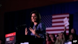 前驻联合国大使妮基·黑利(Nikki Haley)在新罕布什尔州初选失利后对支持者们发表讲话。（美联社2024年1月23日）