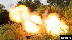 烏東親俄軍隊向北頓涅斯克的方向發射2S1 Gvozdika 自行榴彈砲。 (2022年5月24日)