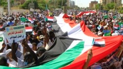 Des milliers de Soudanais manifestent pour le départ des militaires du pouvoir