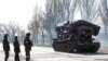 Des ex-militaires éthiopiens font la queue devant l'ambassade de Russie