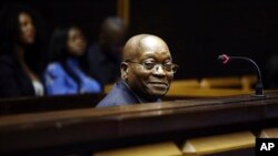 L'ex-président sud-africain Jacob Zuma sur le banc des accusés à la Haute Cour de Pietermaritzburg, en Afrique du Sud, le 27 juillet 2018.