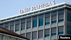 Un bâtiment de la banque française, BNP Paribas, à Genève, le 1er juillet 2014. 