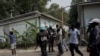 Des manifestants congolais à l'intérieur du siège de la Mission des Nations Unies pour la paix au Congo (MONUSCO) à Goma, le 25 juillet 2022. (Photo de GLODY MURHABAZI / AFP)
