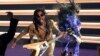 Lenny Kravitz, à gauche, et H.E.R. interprète "Are you Gonna Go My Way" lors de la 64e cérémonie annuelle des Grammy Awards le 3 avril 2022 à Las Vegas.