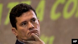Ministro diz que porteiro pode ter-se confundido ou pressionado