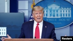 特朗普總統在有關新冠病毒疫情的每日白宮記者會上講話。(2020年4月8日)