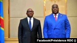 Jean-Michel Sama Lukonde le nouveau Premier ministre de la RDC (à g.) avec le président Felix Tshsiekedi au palais présidentiel, Kinshasa, RDC, 18 mars 2021. 