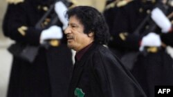Mouammar Kadhafi, à Paris, le 12 décembre 2007.