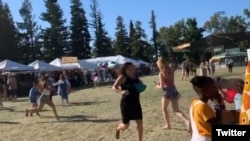 Des images de la chaîne de télévision NBC News ont montré des festivaliers en train de courir alors que des coups de feu retentissaient au Festival de l'ail de Gilroy, l'un des plus importants festivals de gastronomie du pays.