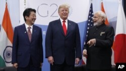 美國總統特朗普（中）、印度總理莫迪（右）和日本首相安倍晉三在阿根廷首都布宜諾斯艾利斯舉行會面。 （2018年11月30日）