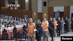 新疆的一家法院判處三人死刑