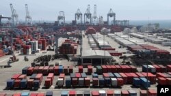 Des conteneurs au port de Long Beach, Californie, le 12 août 2009 