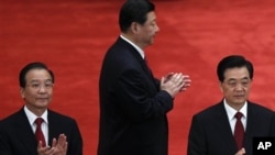2012年5月4日，預定將成為新的最高領袖的習近平從胡錦濤和溫家寶身後走過，三位領導人出席慶祝共青團成立90周年的大會。新一屆中共政治局常委仍未公布，但其中肯定包括習近平。