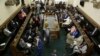 Le texte a été adopté à une majorité écrasante de 99 députés de la Zanu-PF, le parti au pouvoir depuis l'indépendance en 1980.