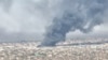 Des nuages de fumée noire s'élèvent au-dessus de Bahri, également connu sous le nom de Khartoum-Nord, au Soudan, le 1er mai 2023.