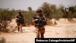Des soldats français mènent une opération de contrôle de zone dans la région du Gourma à Ndaki, au Mali, le 27 juillet 2019.(Photo: REUTERS/Benoit Tessier)