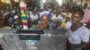 Quelques femmes apprennent à utiliser la machine à voter à Bumba, dans la province de la Mongala, dans l’ouest RDC, 30 août 2018. (Ceni RDC)