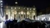 Le pape dans un état "stable" après sa crise respiratoire de vendredi