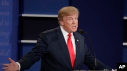Le candidat républicain Donald Trump, lors du débat de mercredi, face à Hillary Clinton à Las Vegas, le 19 octobre 2016.