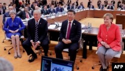 中國國家主席習近平與其他世界領導人在2018年於阿根廷舉辦的二十國集團峰會上會晤