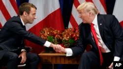 Donald Trump et Emmanuel Macron lors d'une réunion au Palace Hotel, le 18 septembre 2017, à New York.
