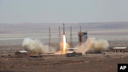 La photo du lancement de la fusée Simorgh portant un satellite, publiée par le site officiel du ministère iranien de la Défense, le 27 juillet 2017.