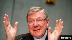  George Pell lors d'une conférence de presse au Vatican, le 9 juillet 2014. 