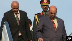 Le président soudanais Omar al-Bashir arrive à Kigali au Rwanda le 16 juillet 2016 pour participer au sommet de l'Union africaine. 