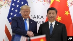 資料照片：美國總統特朗普與中國國家主席習近平2019年6月在大阪舉行的G20峰會上握手。