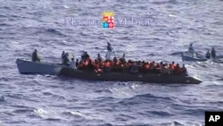 Des migrants tentat de gagner l'ile italienne de Lampedusa