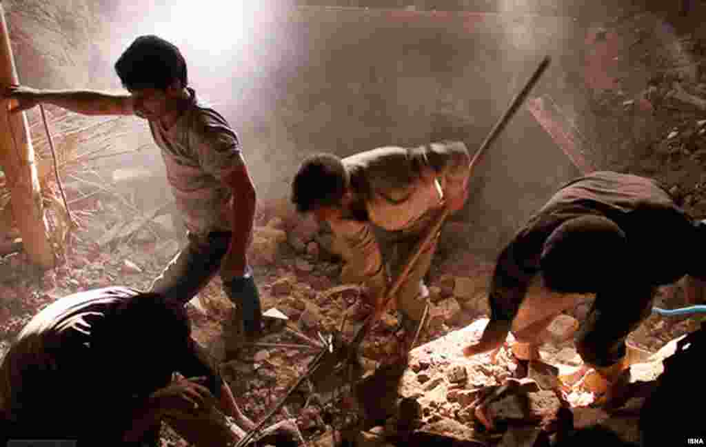 Rescue teams search for victims in Varzaqan, August 11, 2012.