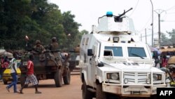 La police onusienne dans le quartier Combattant de Bangui, 14 septembre, 2015.