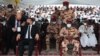 Le président français Emmanuel Macron assis au côté de Mahamat Idriss Deby aux funérailles d'État du défunt président tchadien Idriss Deby Itno, à N'Djamena, le 23 avril 2021.