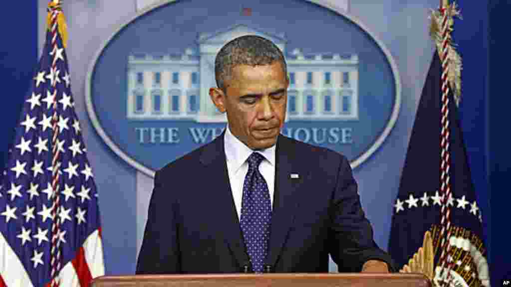 Presidente Barack Obama falando na Casa Branca ap&oacute;s as duas explos&otilde;es durante a maratona de Boston (15 de Abril de 2013).