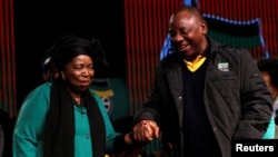 Nkosazana Dlamini-Zuma et Cyril Ramaphosa, les deux prétendants les plus sérieux à la succession de Zuma à tête de l'ANC