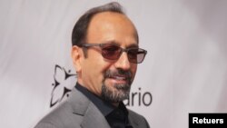 Sutradara kondang asal Iran, Asghar Farhadi, tiba di acara pemutaran perdana film Everybody Knows di Festival Film Internasional Toronto (TIFF) di Toronto, Kanada, pada 8 September 2018. (Foto: Reuters/Chris Helgren)