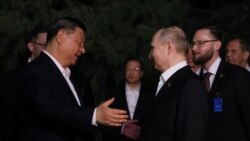 中國國家主席習近平在北京擁抱俄羅斯總統普京。（2024年5月16日）