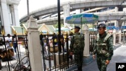 泰國士兵在四面佛外守衛