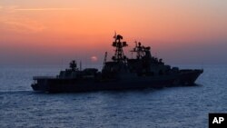 Un destroyer de la marine russe en patrouille dans l'est de la Méditerranée