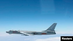 中國的轟六轟炸機飛過西太平洋宮古海峽 (資料圖片)