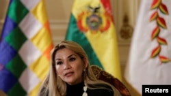  La presidenta interina de Bolivia, Jeanine Áñez, habla durante una entrevista a Reuters en el Palacio Presidencial en La Paz, el 13 de enero de 2020