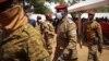 Le nouveau dirigeant du Burkina Faso, le capitaine Ibrahim Traoré, arrive pour une cérémonie en l'honneur des soldats tués à Gaskinde, à Ouagadougou, le 8 octobre 2022.