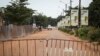 Des soldats burkinabè se sont déployés à Ouagadougou le 30 septembre 2022 après que des coups de feu ont été entendus vers le palais présidentiel.